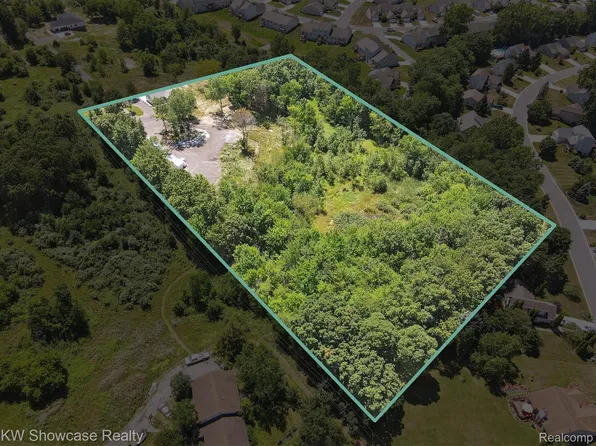 1657 Frech Ln, Howell, MI 48843