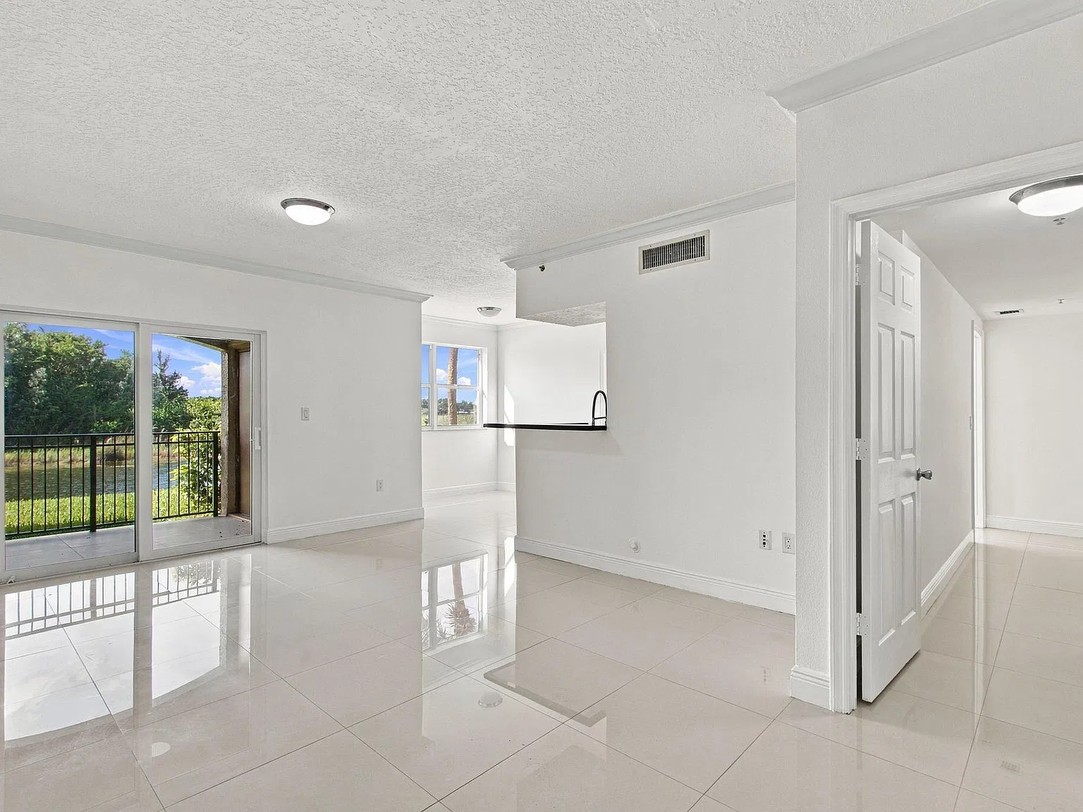 1 bed, 1.0 bath, 810 sqft, $2,000 — Photo 3