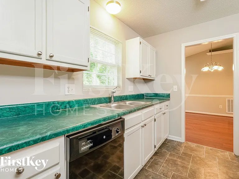 514 Three Oaks Dr — Photo 7