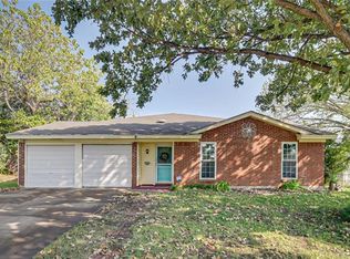 304 Springwillow Rd, Burleson, TX 76028