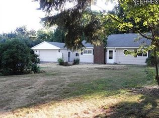 2430 S Hametown Rd, Barberton, OH 44203