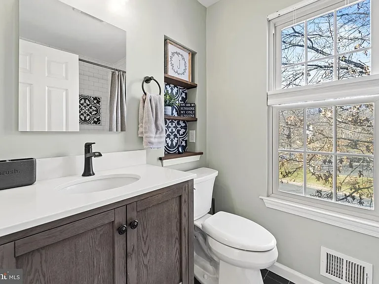 13689 Water Springs Ct — Photo 28
