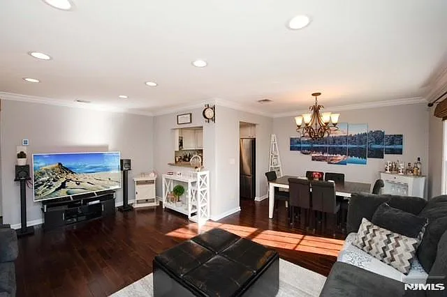11 S Maple Ave #B — Photo 5