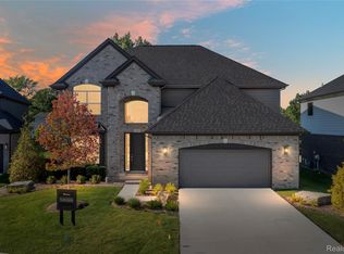 2085 Kohli Dr, Troy, MI 48083