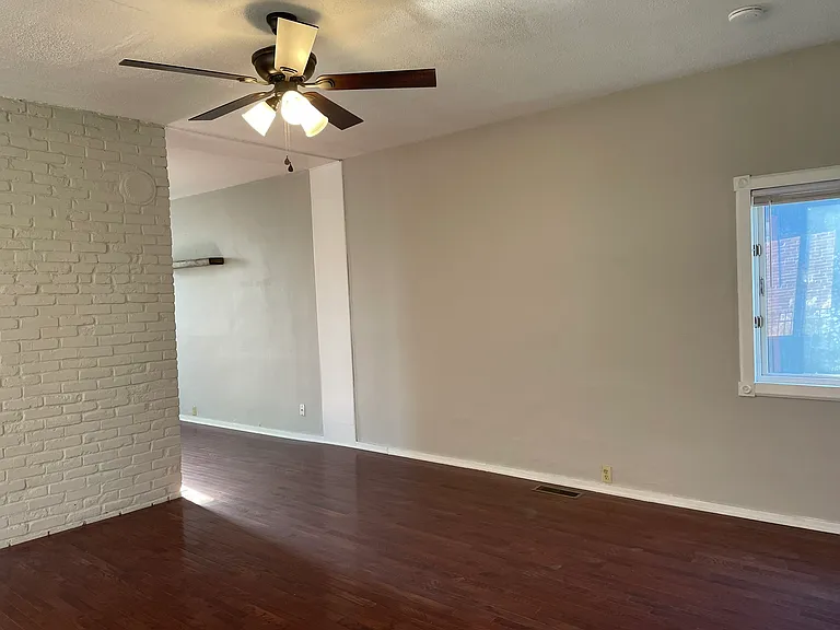 494 Reinhard Ave — Photo 9
