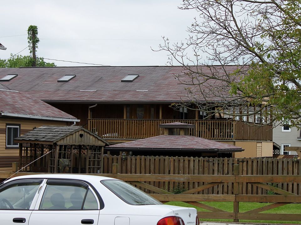 2nd image of 107 E Elder St