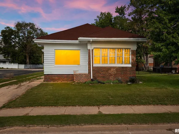1017 N 4th St, Chillicothe, IL 61523