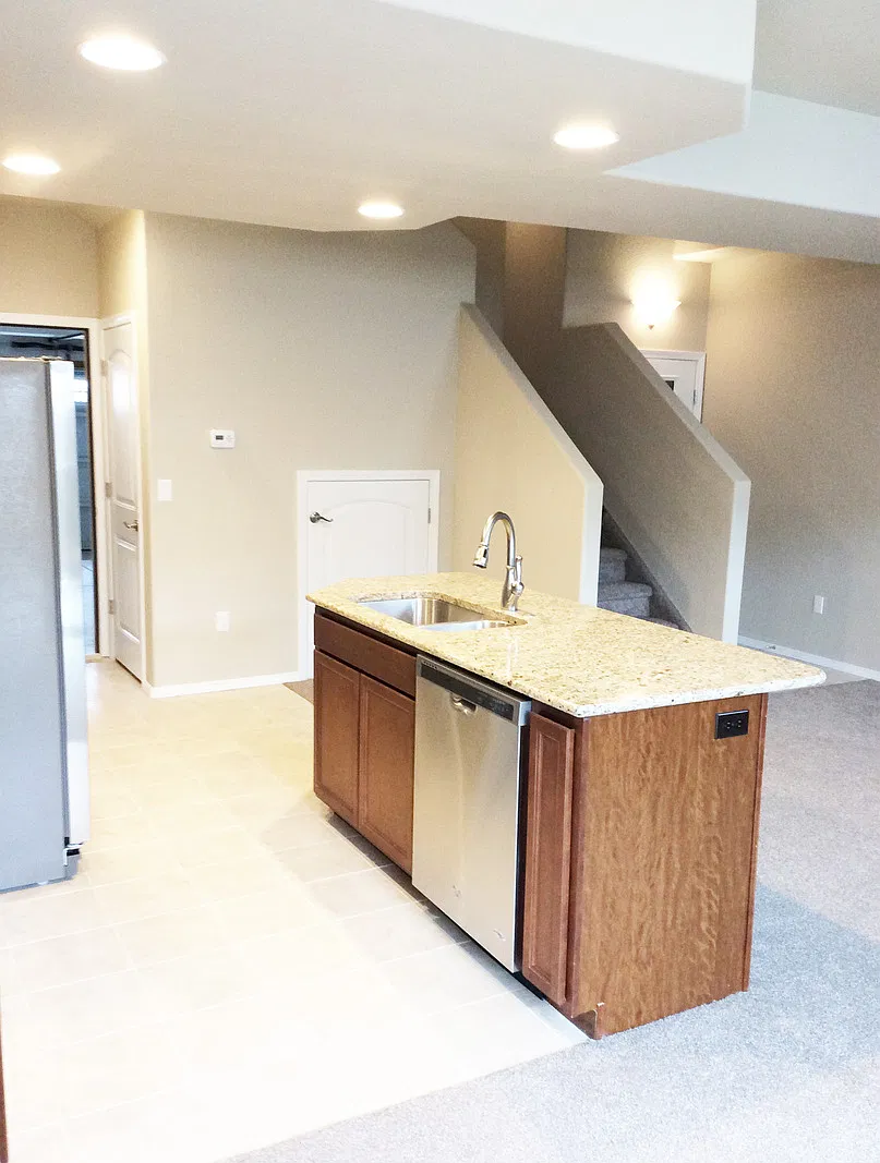 Large Townhouse in District 20!! — Photo 3