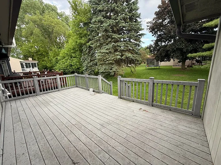 741 Woods Ct — Photo 27