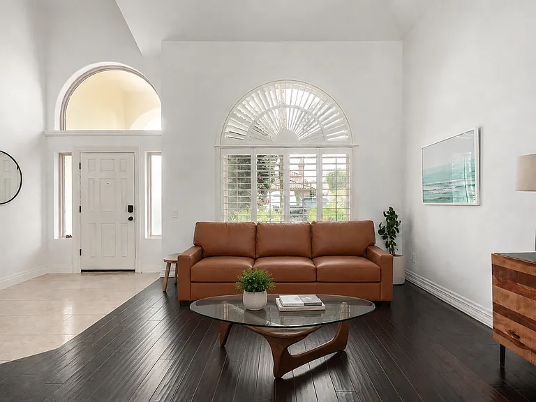 2026 E Cortez Dr — Photo 3