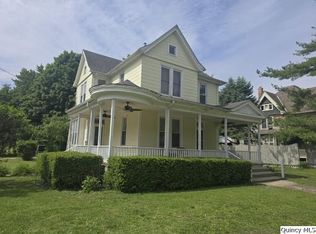 210 W Main St, Carthage, IL 62321