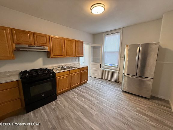 5th image of 116 S Poplar St