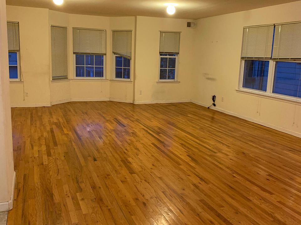 1st image of 584 Morrow St #1