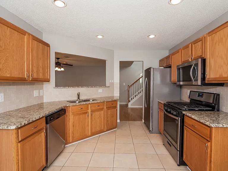 10619 Haddington Dr — Photo 6