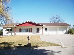 2114 Crestview Dr, Denison, IA 51442