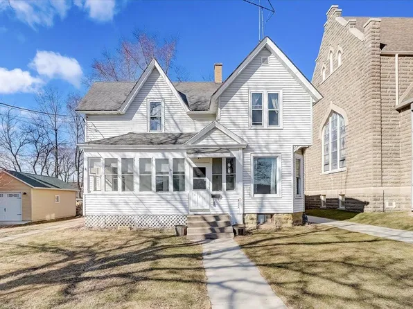 571 5th St, Prairie Du Sac, WI 53578