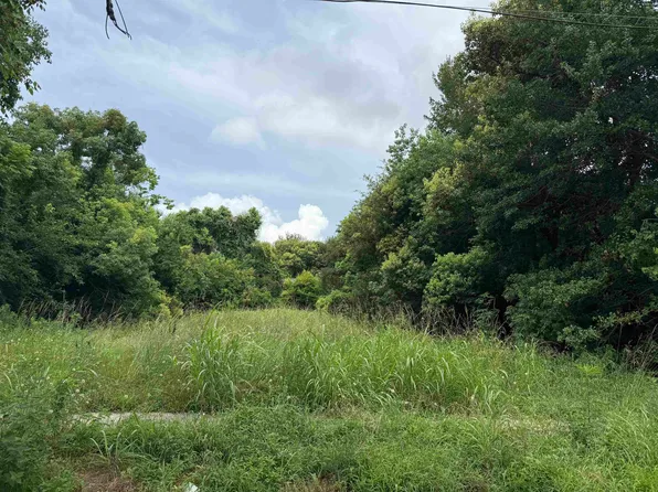 705 4th St, Orange, TX 77630