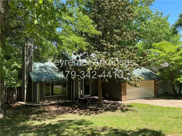 202 Lake Rd, Springdale, AR 72764