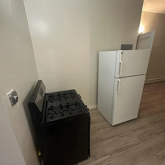 110 1/2 S Main St #3 — Photo 3