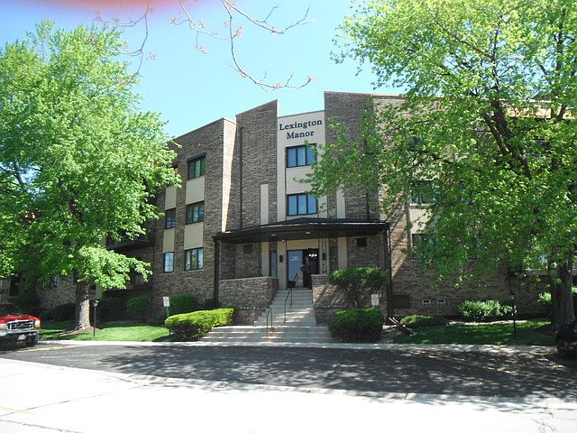 1st image of 7100 W 95th St APT 206