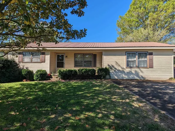 108 Dianne St, Talladega, AL 35160