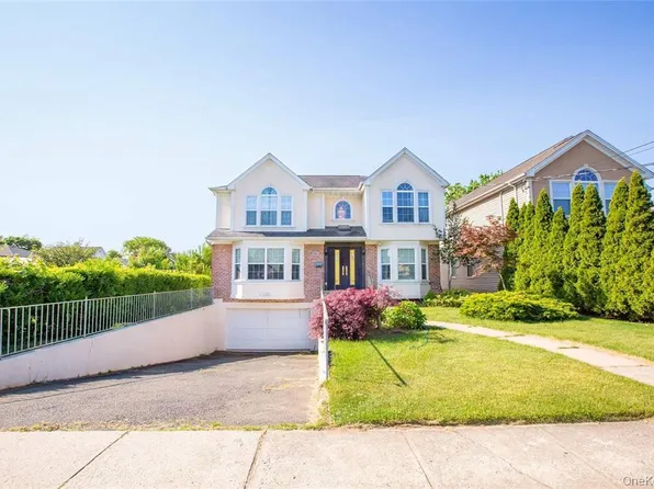 66 Maple Street #A, Roslyn Heights, NY 11577