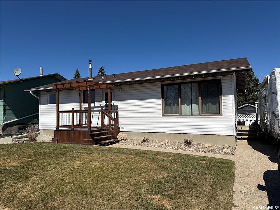 1st image of 217 4th AVENUE E