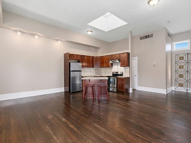 4120 Main St — Photo 3