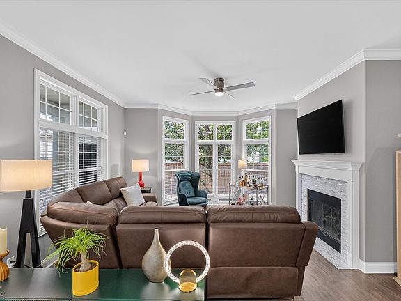 4th image of 614 N Senate Ave