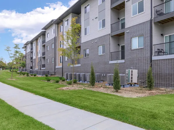 Bluestem Pointe at La Vista