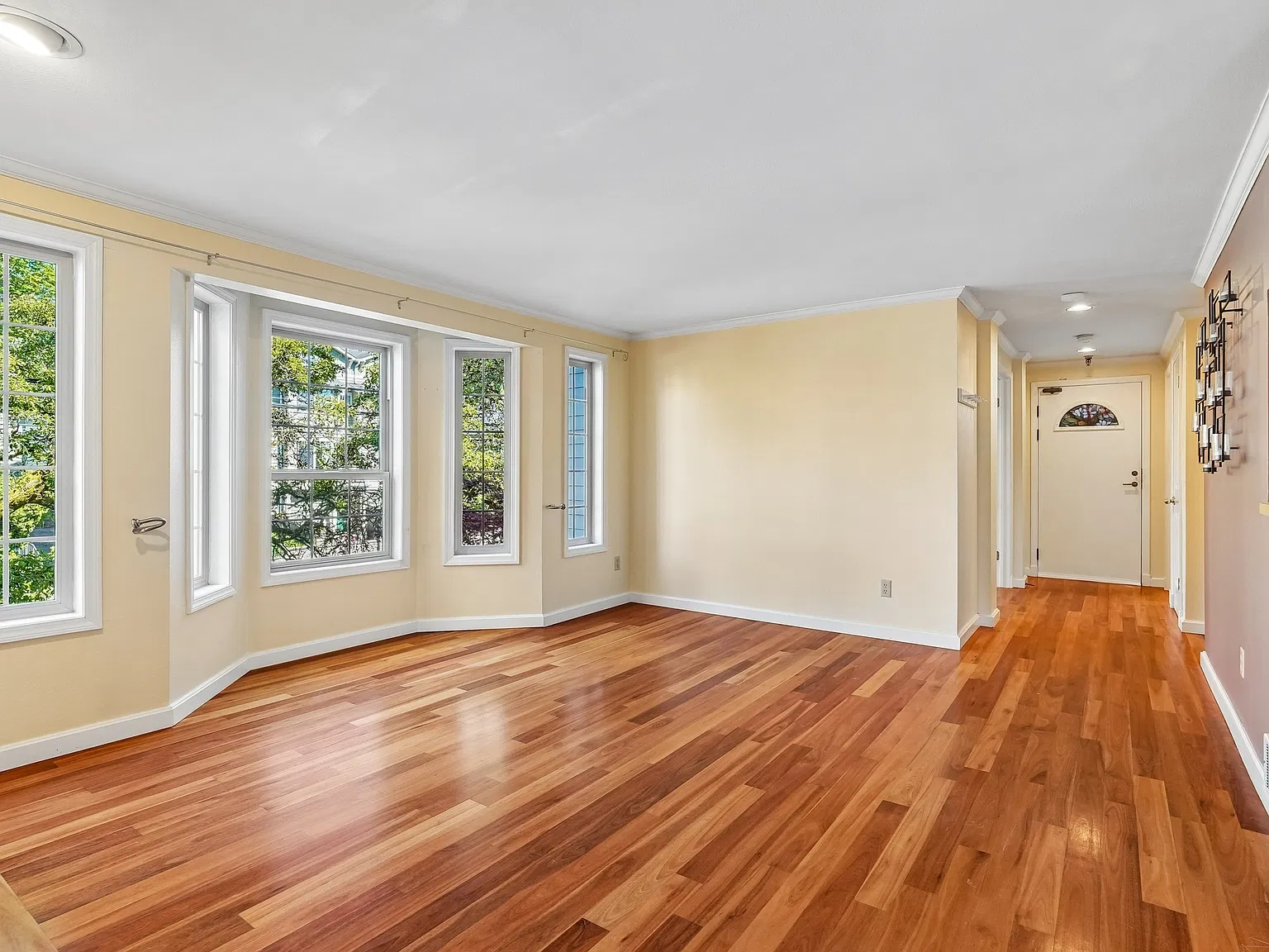 2 bed, 993 sqft, $3,190 — Photo 2