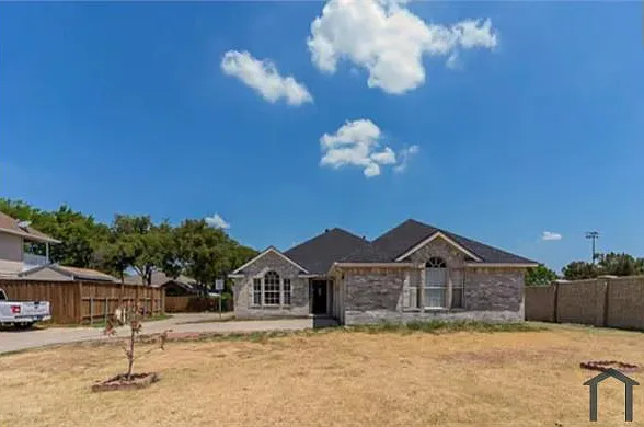 4 bed, 2000 sqft, $3,300 — Photo 3