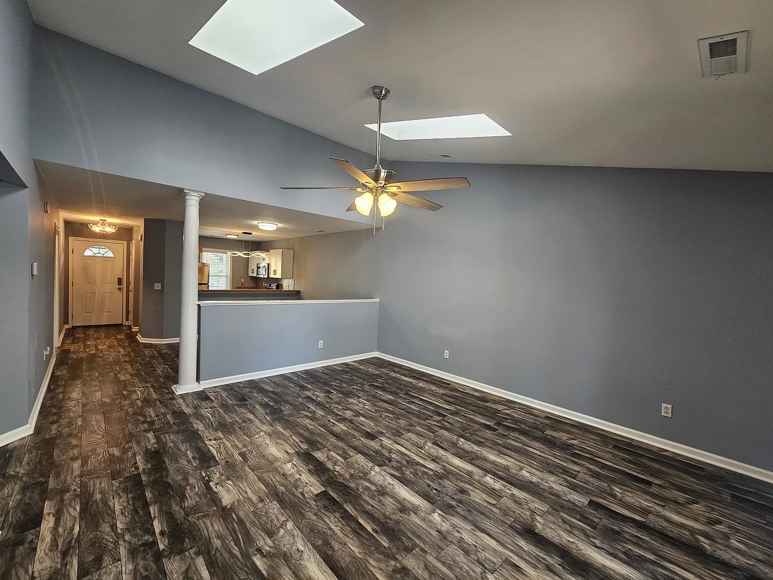 2 bed, 1049 sqft, $1,450 — Photo 3