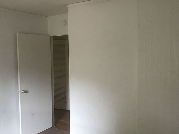 4th image of 2023 Vivian St