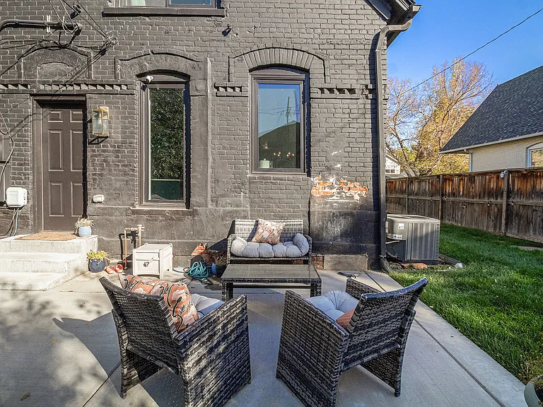 2335 N Lafayette St — Photo 42
