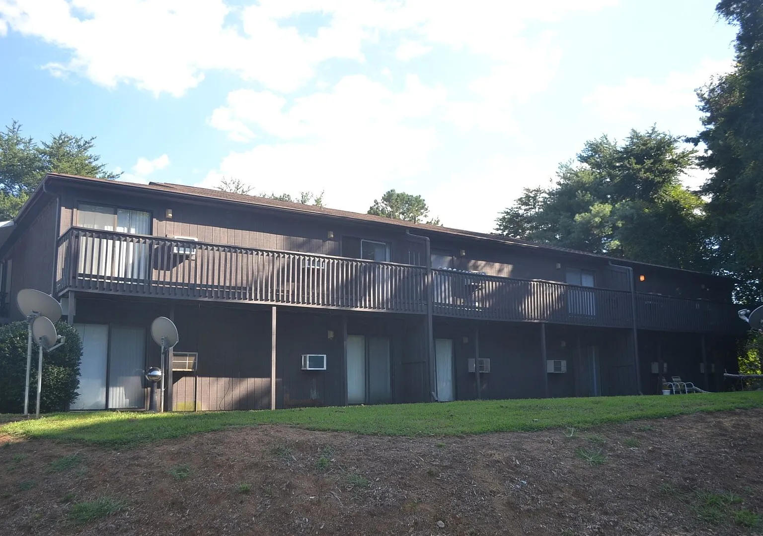 Efficient 1 Bedrooms at the Knolls — Photo 1