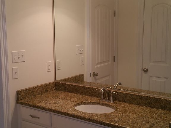 5th image of 246 Lori Dr