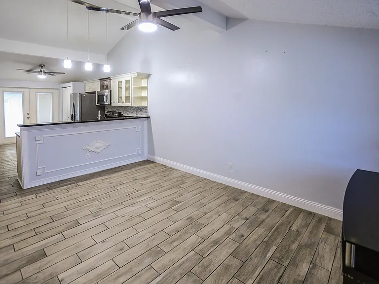 8307 Regina Pl — Photo 7