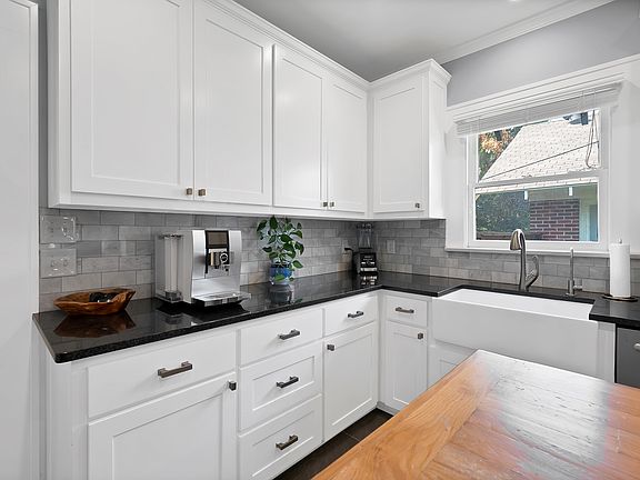 5th image of 2305 W Rosedale St S