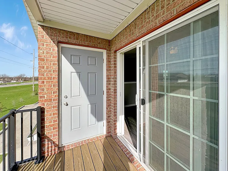 2303 N Broadway St — Photo 48