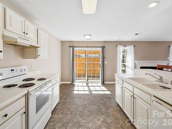 3rd image of 279 Stonehollow Rd