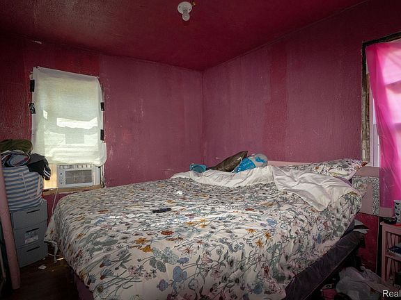 5th image of 14944 Manning St