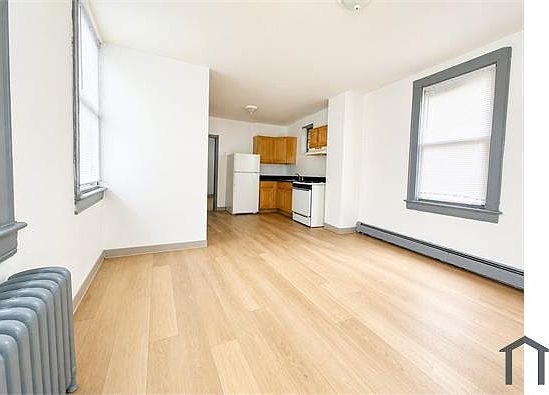 1st image of 840 Mount Prospect Ave APT 1