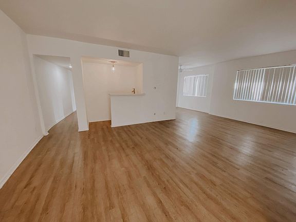 3rd image of 14315 Moorpark St