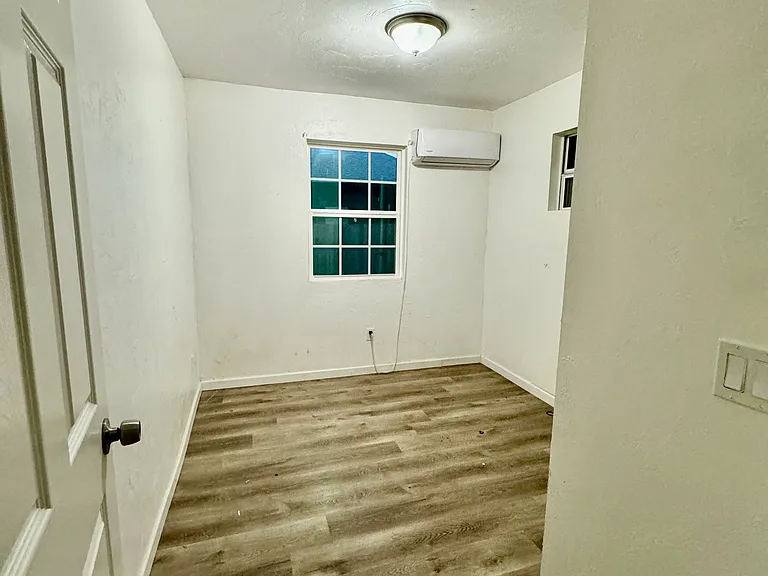 1010 N Kentucky Ave #1/2 — Photo 12