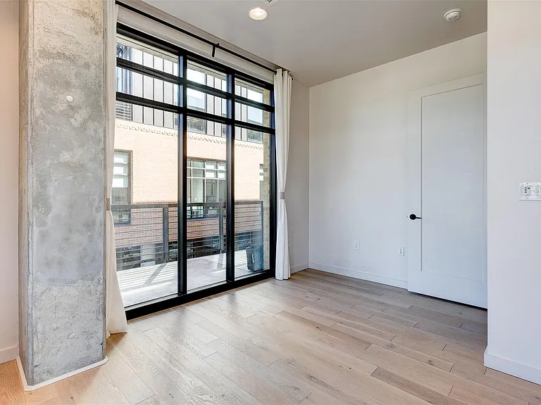 1501 E 4th St #202 — Photo 12