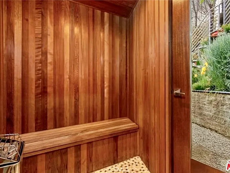 8835 Evanview Dr — Photo 17