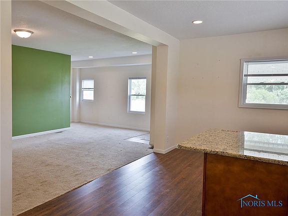4th image of 358 Lake Shore Dr