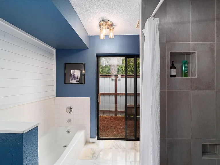 8185 NW 48th Ln — Photo 21