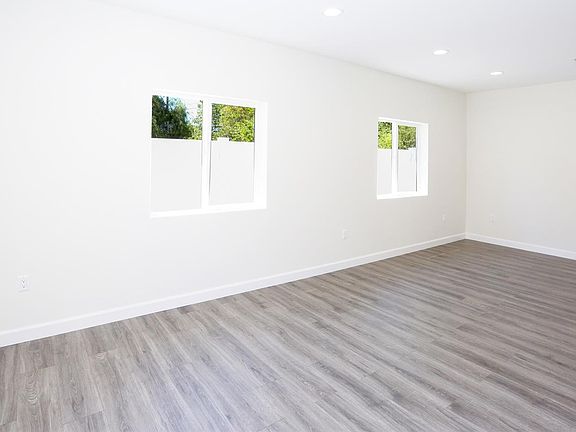 3rd image of 7523 Milwood Ave